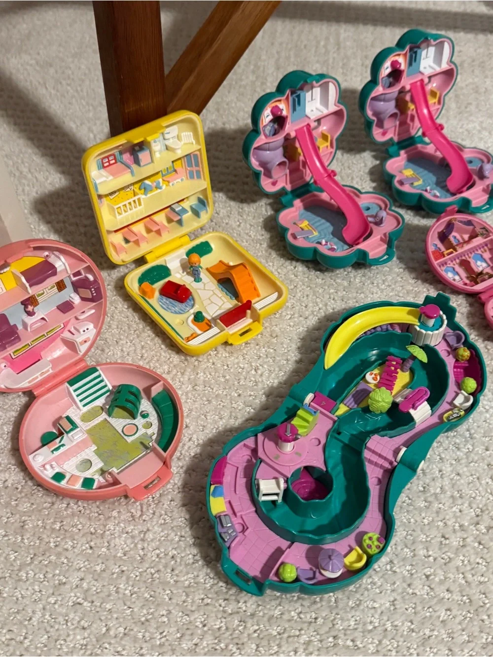 Lot of six Vintage Collectible Polly Pocket
